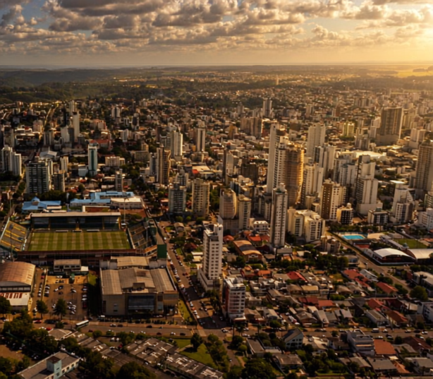 Vista aérea da Arena Condá e região nobre de Chapecó